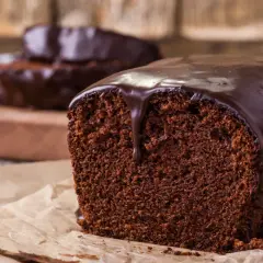Pyszna, wilgotna babka jogurtowa oblana czekoladą. Idealna na deser, najlepsza babka jogurtowa jaką jadłam!