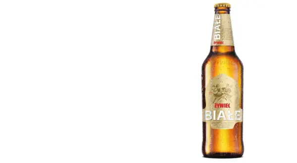 Butelka piwa Żywiec Białe z kroplami rosy na szkle.
