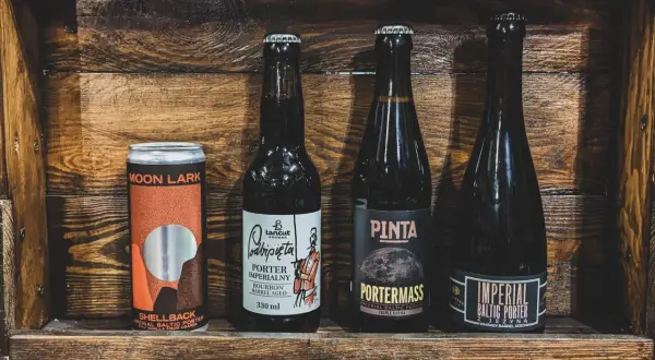 Cztery polskie piwa: puszka Moon Lark, butelki Podpięta, Pinta i Imperial Baltic Porter.