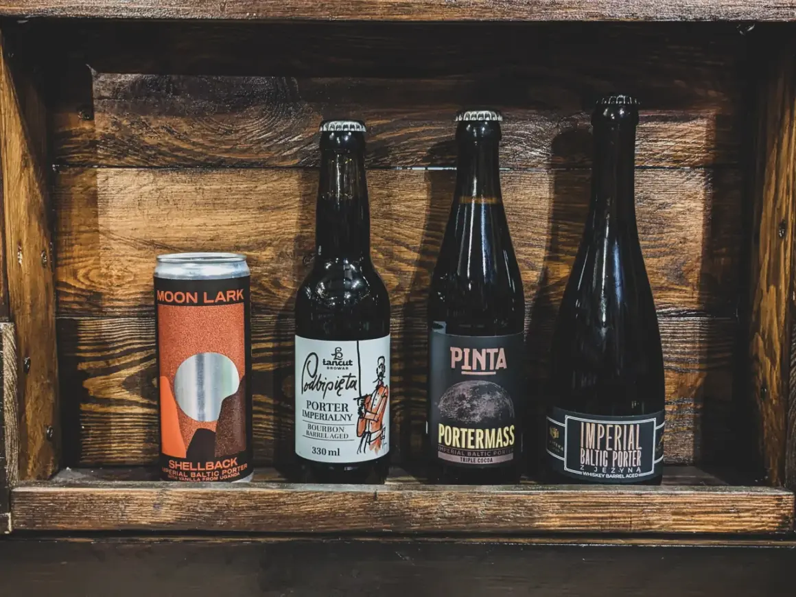 Cztery polskie piwa: puszka Moon Lark, butelki Podpięta, Pinta i Imperial Baltic Porter.