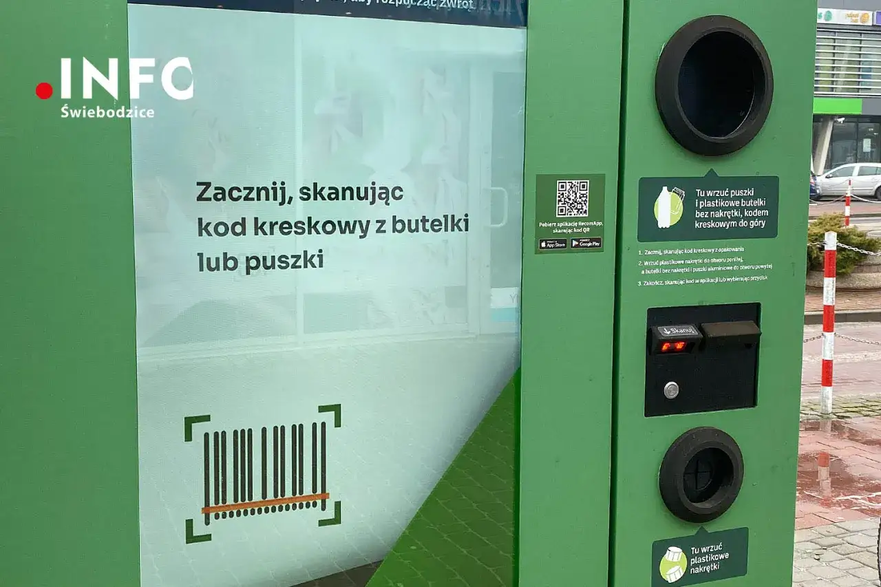 Automat do zwrotu butelek po piwie bez paragonu. Skanuj kod kreskowy, wrzucaj opakowania.