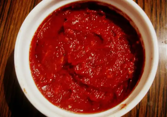 Sos do pizzy bez mokrego spodu. Prosty przepis i proporcje